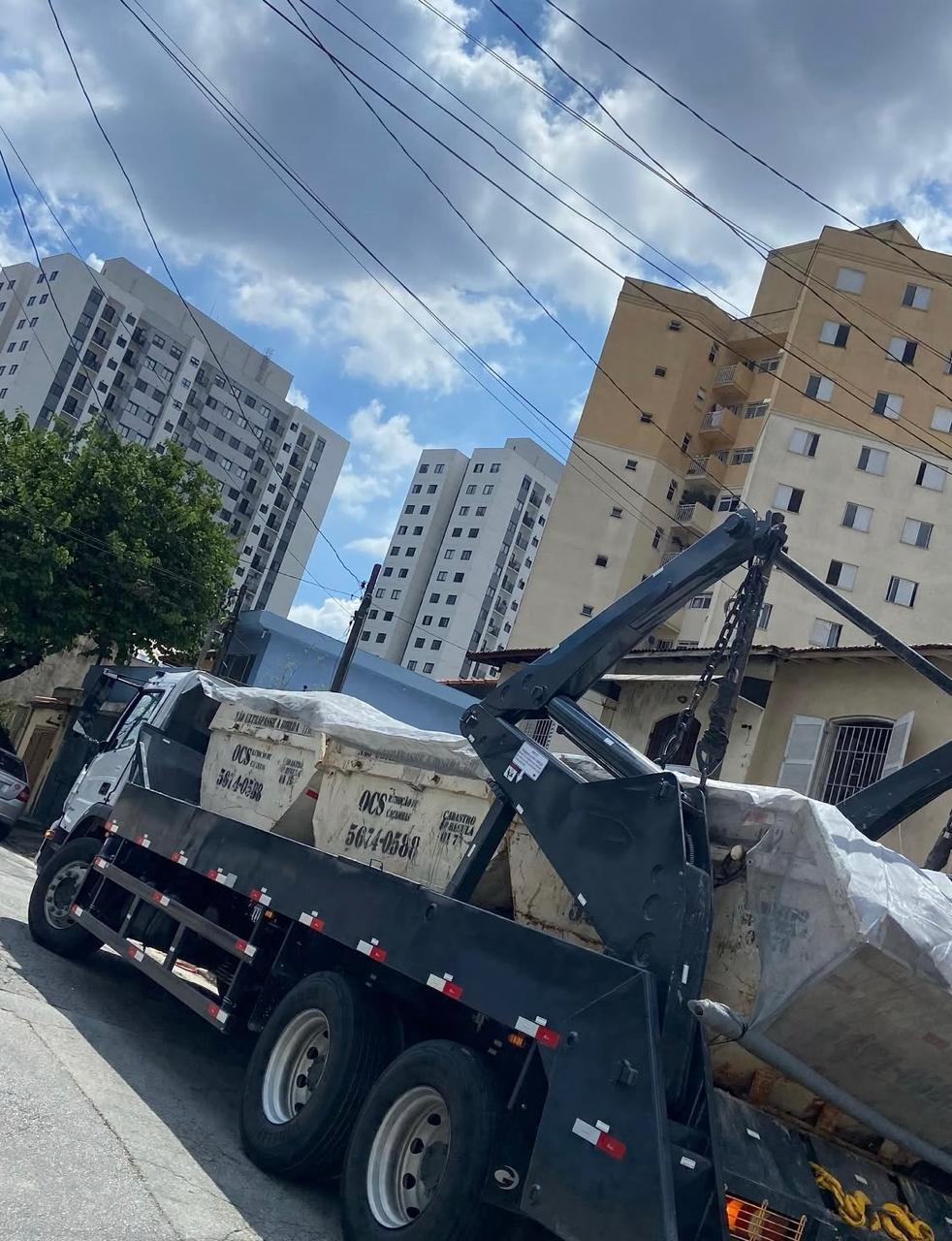 Entrega de caçamba em condomínio residencial